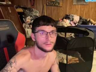 youngkubenski215 Live Webcam on CamSoda