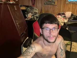 youngkubenski215 Live Webcam on CamSoda