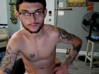 youngkubenski215 Live Webcam on {site_name}