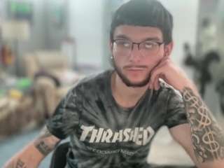 youngkubenski215 Live Webcam on CamSoda