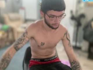 youngkubenski215 Live Webcam on CamSoda