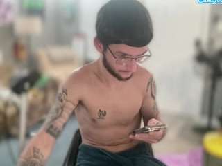 youngkubenski215 Live Webcam on CamSoda