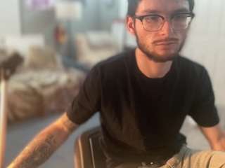 youngkubenski215 Live Webcam on CamSoda