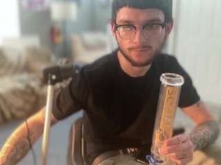 youngkubenski215 Live Webcam on CamSoda