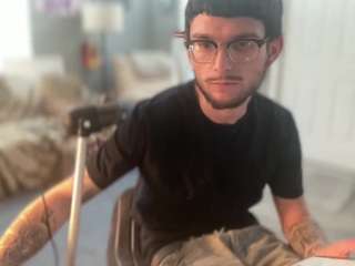 youngkubenski215 Live Webcam on CamSoda