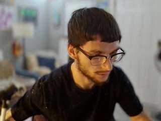 youngkubenski215 Live Webcam on CamSoda