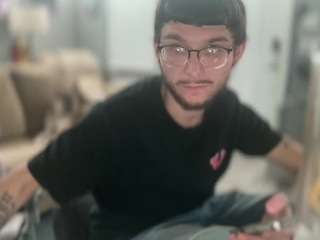 youngkubenski215 Live Webcam on CamSoda