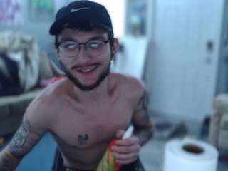 youngkubenski215 Live Webcam on CamSoda