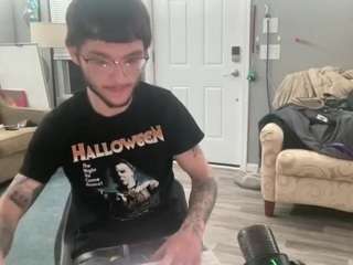 youngkubenski215 Live Webcam on CamSoda