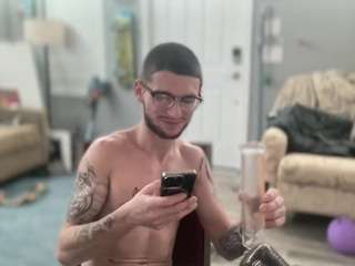 youngkubenski215 Live Webcam on CamSoda