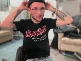 youngkubenski215 Live Webcam on CamSoda