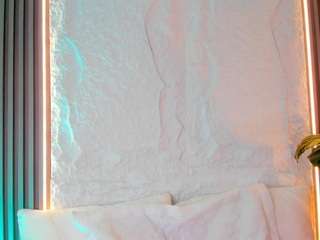 Live webcam model marianacuellar on Soda Cams