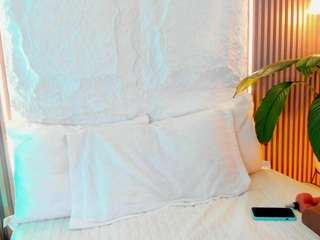 Live webcam model marianacuellar on Soda Cams