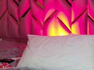 littleissues from CamSoda is Freechat