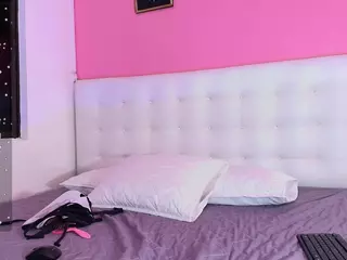 littleissues's Live Sex Cam Show