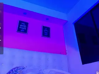 littleissues's Live Sex Cam Show