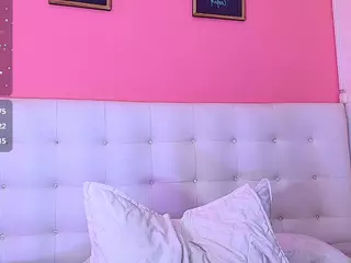 littleissues's Live Sex Cam Show