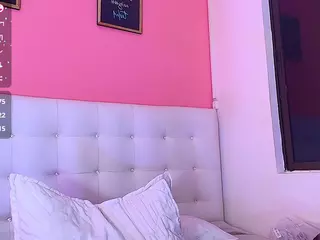 littleissues's Live Sex Cam Show