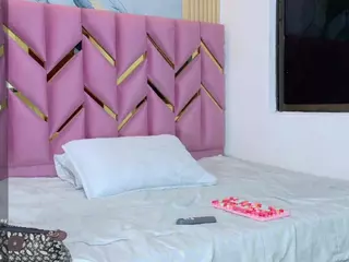 littleissues's Live Sex Cam Show