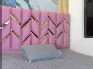 littleissues's Live Sex Cam Show