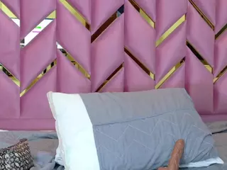 littleissues's Live Sex Cam Show