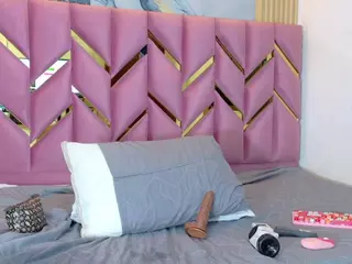 littleissues's Live Sex Cam Show