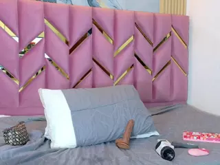 littleissues's Live Sex Cam Show