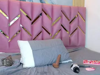 littleissues's Live Sex Cam Show