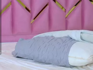 littleissues's Live Sex Cam Show