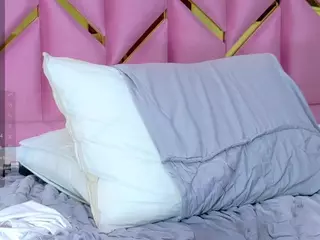 littleissues's Live Sex Cam Show