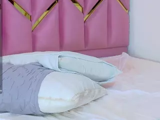 littleissues's Live Sex Cam Show