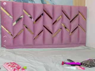 littleissues's Live Sex Cam Show