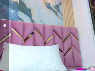 littleissues's Live Sex Cam Show