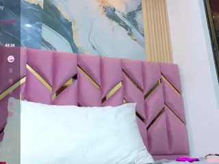littleissues's Live Sex Cam Show