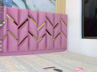 littleissues's Live Sex Cam Show
