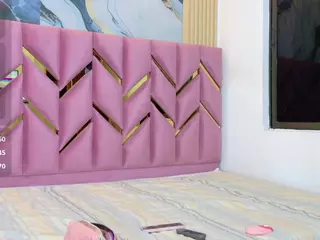 littleissues's Live Sex Cam Show