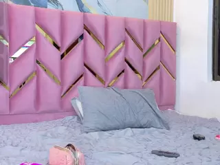 littleissues's Live Sex Cam Show