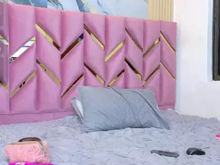 littleissues's Live Sex Cam Show