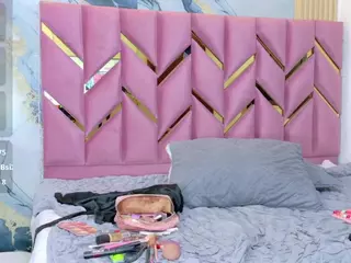 littleissues's Live Sex Cam Show