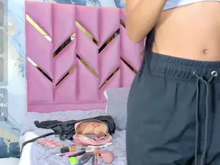 littleissues's Live Sex Cam Show