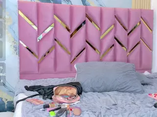 littleissues's Live Sex Cam Show