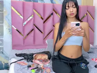 littleissues's Live Sex Cam Show