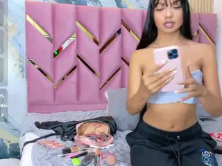 littleissues's Live Sex Cam Show