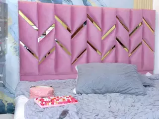 littleissues's Live Sex Cam Show