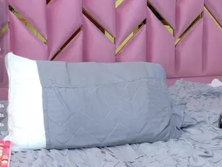 littleissues's Live Sex Cam Show