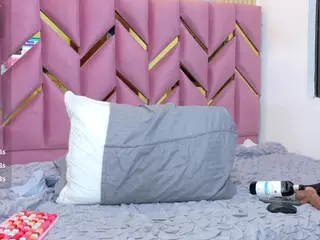 littleissues's Live Sex Cam Show