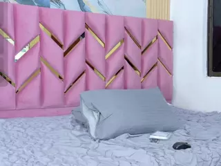 littleissues's Live Sex Cam Show