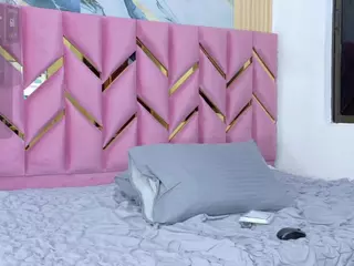 littleissues's Live Sex Cam Show