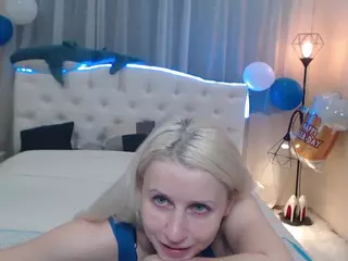 LoraRiser's Live Sex Cam Show