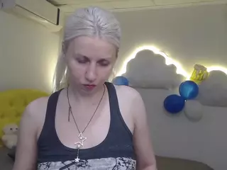 LoraRiser's Live Sex Cam Show